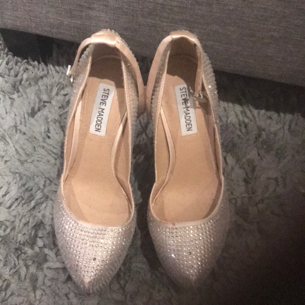 Shoes - Picture 3 of 4